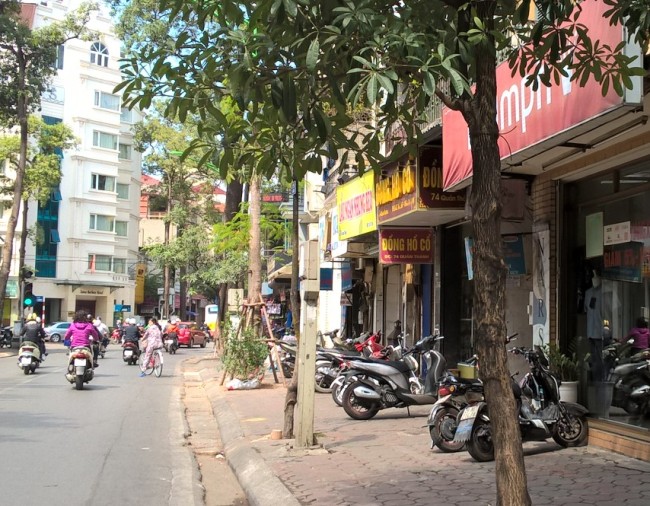 Quận Hoàn Kiếm (Hà Nội) mạnh tay với vi phạm lấn chiếm vỉa hè ảnh 6